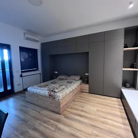 Apartamento Mona's *